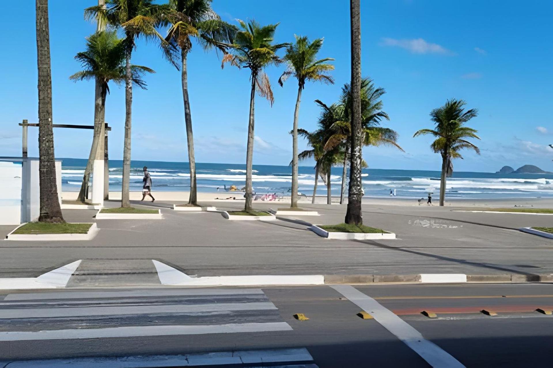 Delphin Pe Na Areia 度假居 Guarujá